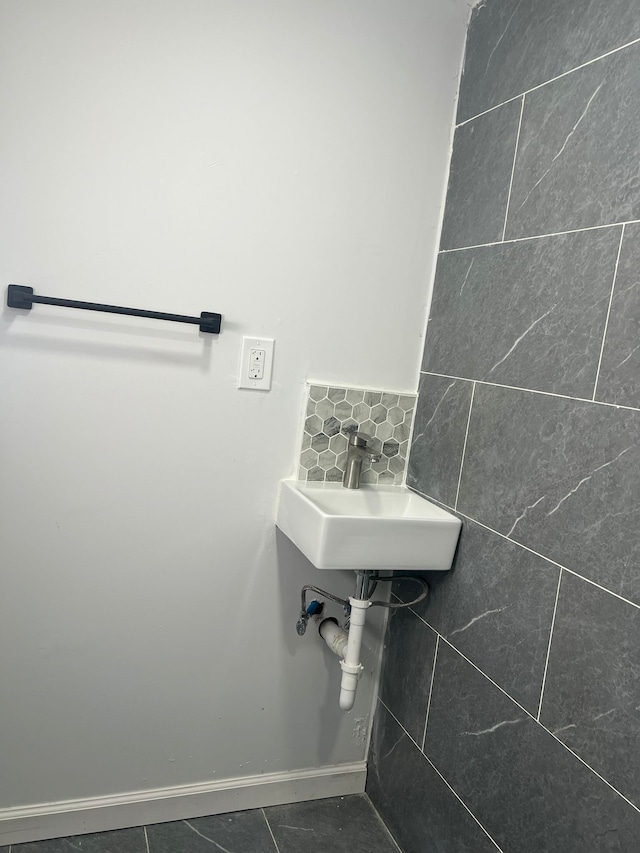 bathroom featuring backsplash and sink