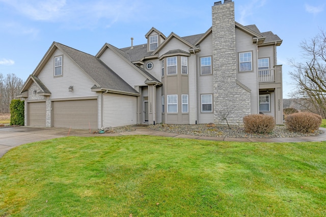 view of front of property featuring a front yard