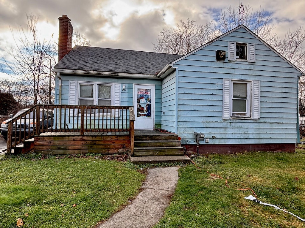 view of front of house with a yard