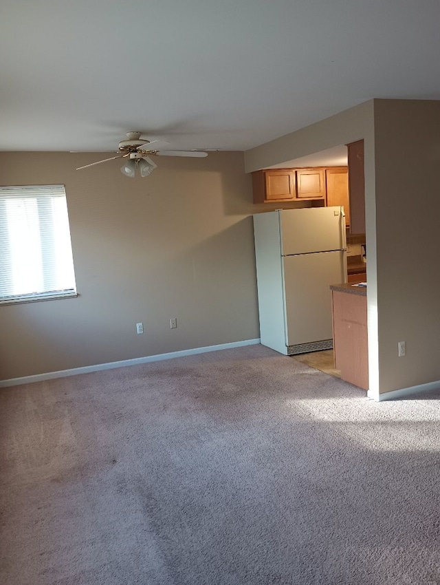 unfurnished room with light carpet and ceiling fan