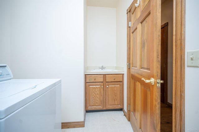 laundry room featuring cabinets, washer / clothes dryer, and sink