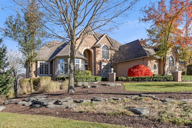 view of front of house featuring a front yard