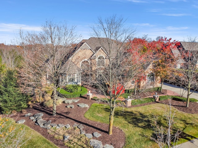 view of front of house featuring a front yard