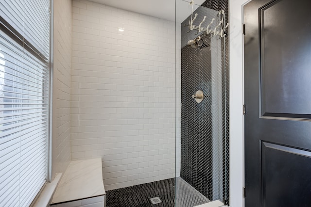 bathroom featuring a tile shower