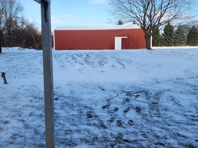 view of yard layered in snow