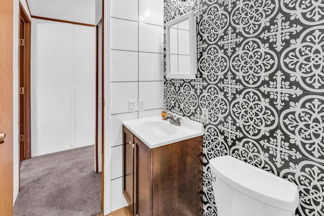 bathroom with vanity, toilet, and a textured ceiling