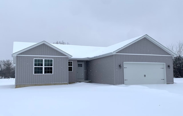 view of front facade with a garage