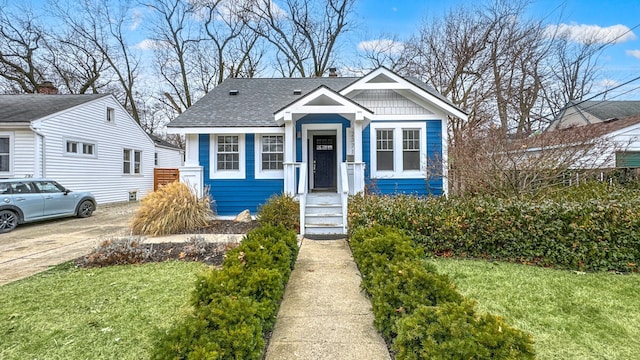 bungalow-style house featuring a front lawn