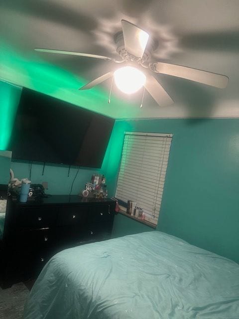 1220 Elford Ct, Grosse Pointe Woods, MI 48236 - bedroom featuring ceiling fan and carpet flooring