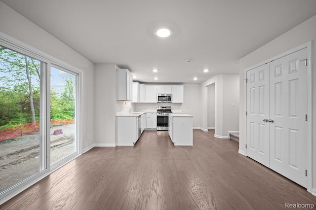 14213 Old Oak Trl, Van Buren, MI 48111 - kitchen featuring appliances with stainless steel finishes, baseboards, dark wood-type flooring, light countertops, and recessed lighting