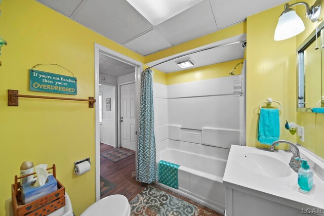 full bathroom featuring hardwood / wood-style floors, vanity, toilet, and shower / bath combo