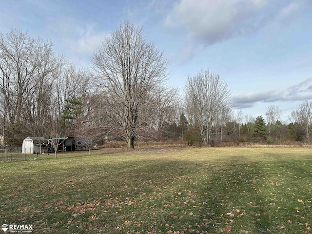 view of yard featuring a storage shed and a rural view