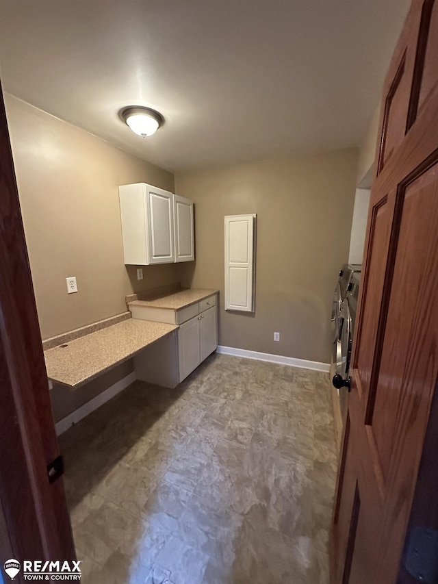 laundry room with cabinets and independent washer and dryer