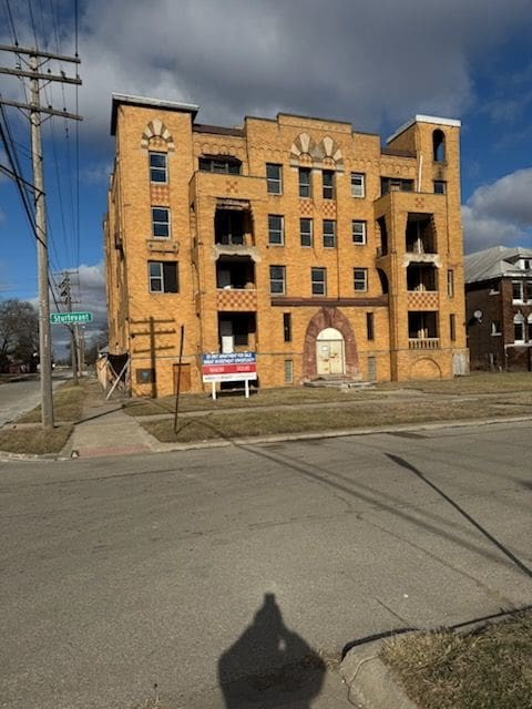 view of building exterior