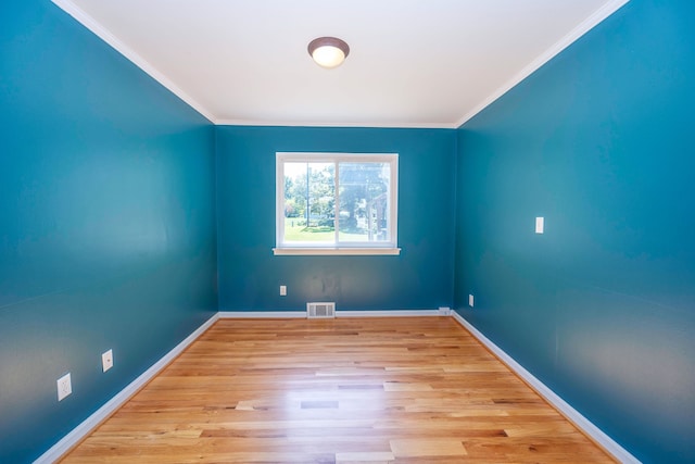 unfurnished room featuring light hardwood / wood-style flooring and crown molding