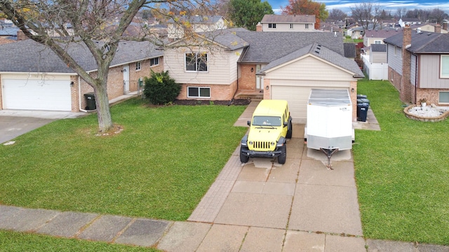 view of front of property featuring a front yard