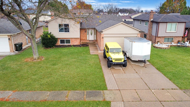 view of front facade featuring a front lawn