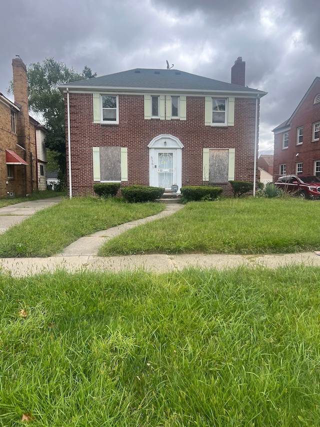 view of front of property with a front lawn