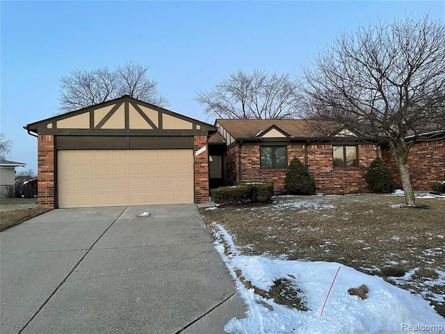 4967 N Grand Oaks Dr, Warren, MI 48092 - ranch-style home with a garage