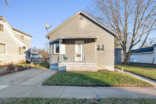 bungalow-style house with a front yard