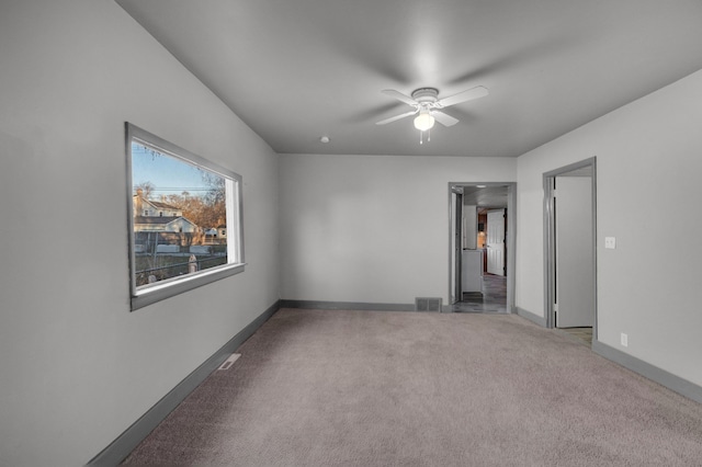 carpeted empty room featuring ceiling fan