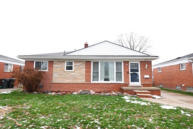 view of front of home with a front lawn