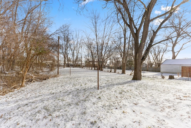 view of yard layered in snow