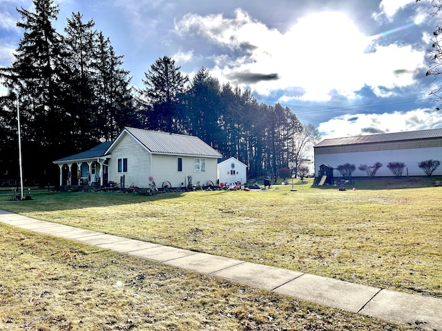 view of side of property featuring a lawn