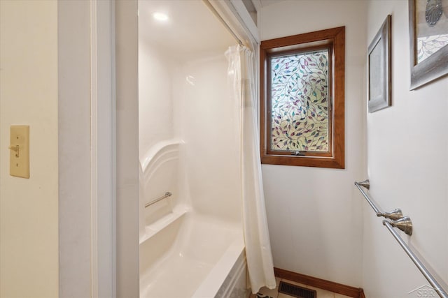 856 Pawtucket Dr, Hope, MI 48628 - bathroom with a shower with curtain, baseboards, and visible vents