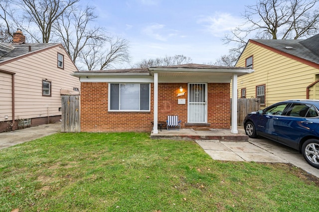 view of front of house featuring a front yard