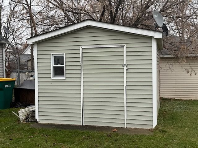 view of outdoor structure with a yard