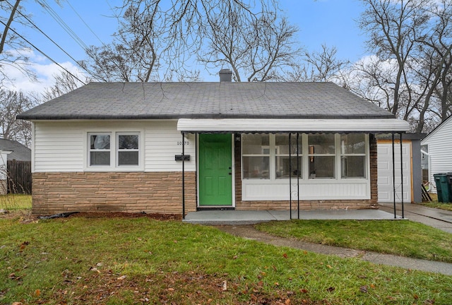 view of front of property with a front yard