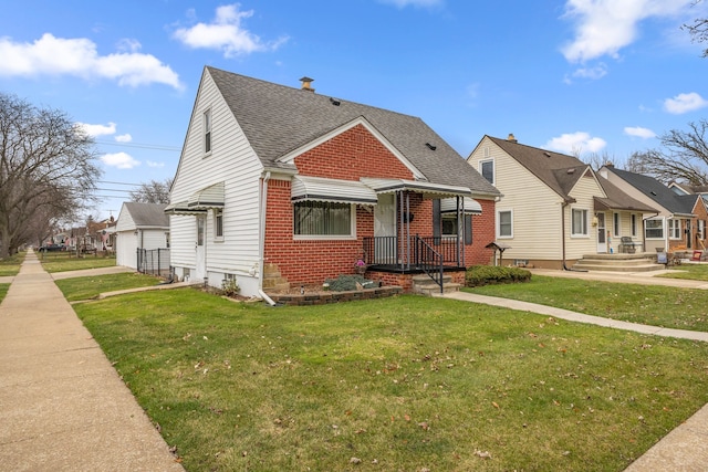 bungalow featuring a front lawn