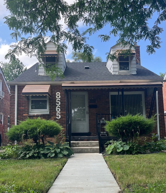 view of front of home with a front lawn