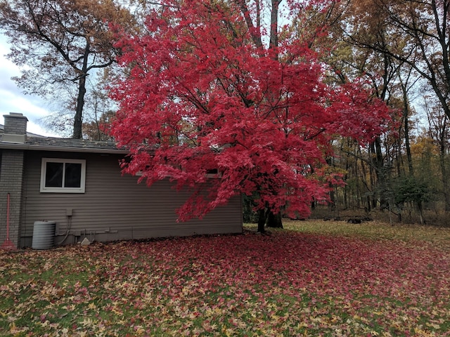 view of home's exterior with cooling unit