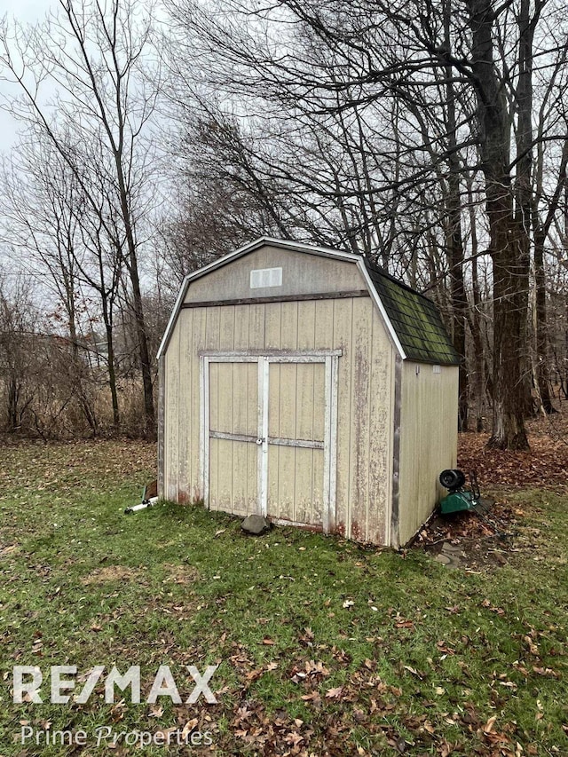 view of outbuilding with a yard