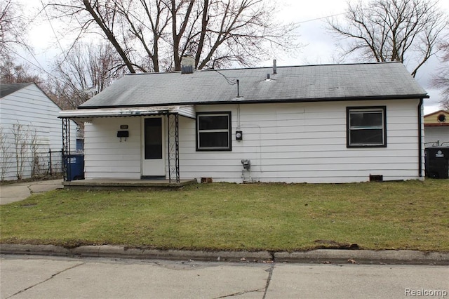 view of front facade with a front yard and covered porch