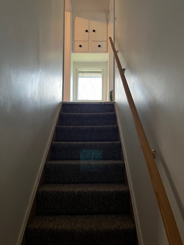5721 N Rossman Rd W, Kingston, MI 48741 - view of stairs