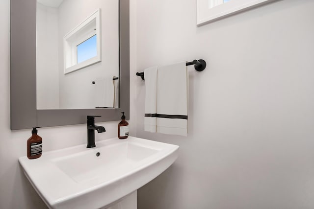 bathroom featuring sink