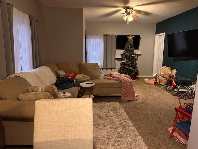 carpeted living room featuring ceiling fan