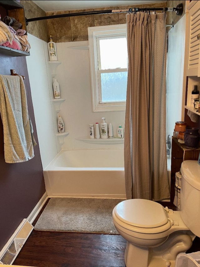 bathroom with wood-type flooring, toilet, and shower / tub combo with curtain