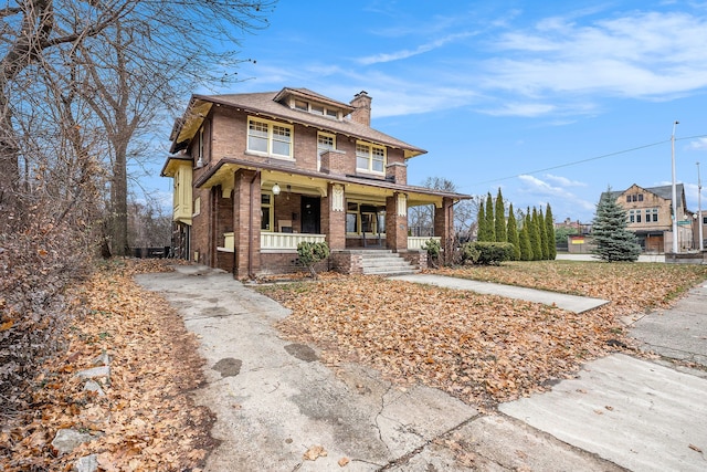 view of front of property featuring covered porch