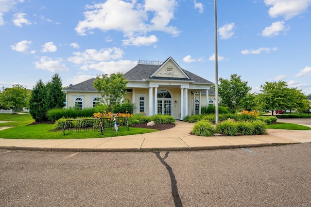 view of front of home with a front lawn