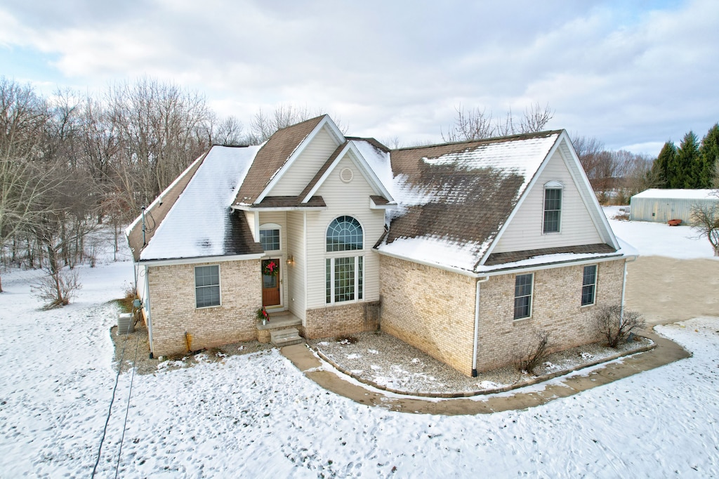 view of front property