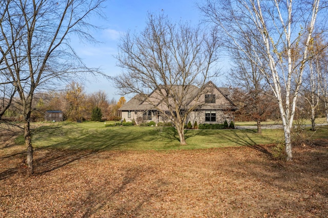 view of front facade with a front lawn