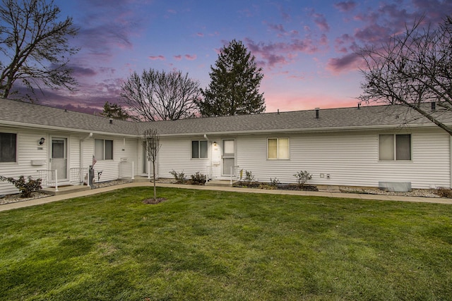 single story home featuring a lawn