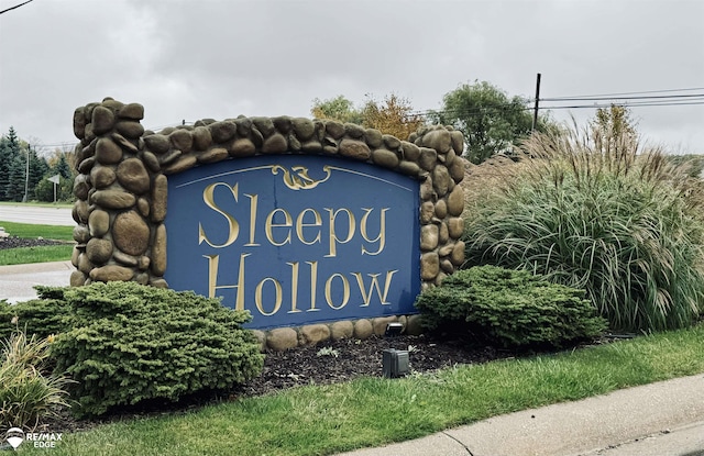 view of community / neighborhood sign