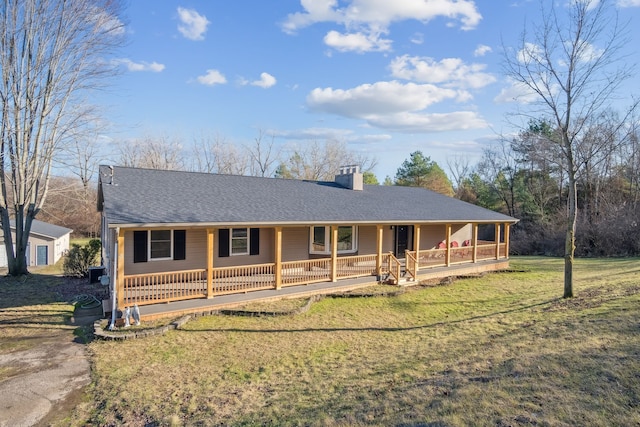 view of front facade with a front yard