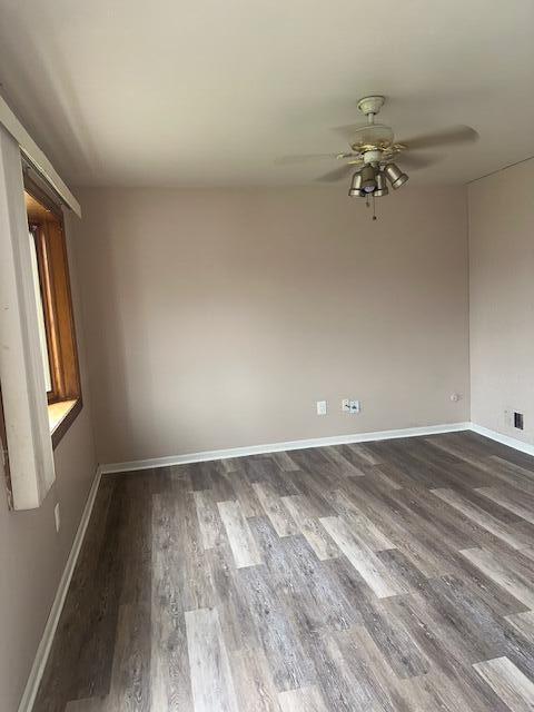 unfurnished room featuring dark hardwood / wood-style flooring and ceiling fan