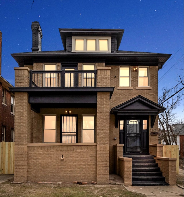 view of front of home featuring a balcony